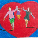 Praca plastyczna przedstawiająca rodzinę w czerwonym sercu